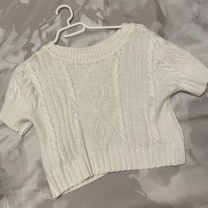 WHITE KNIT CROP SHIRT